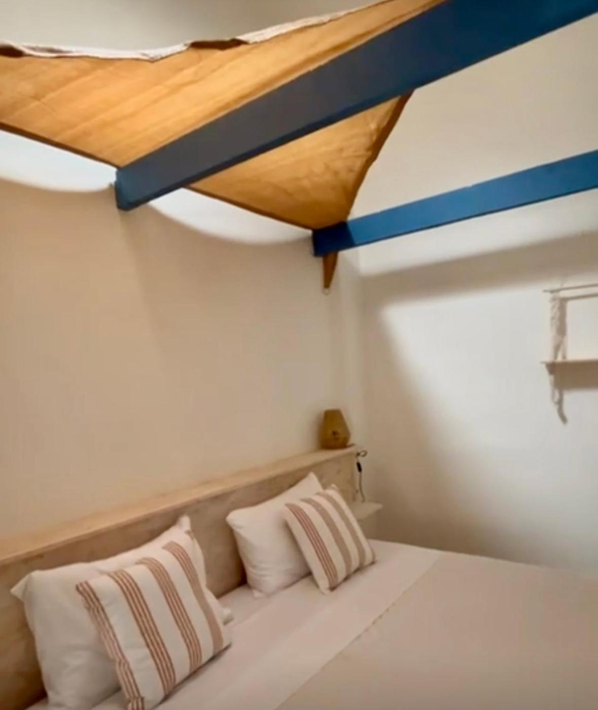 Gites La Maison Pres De La Fontaine Et La Cabane Du Pecheur Talairan Esterno foto
